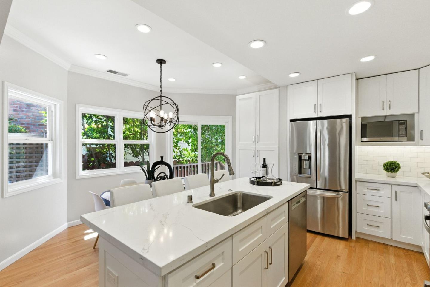 Detail Gallery Image 8 of 30 For 155 Oakview Dr, San Carlos,  CA 94070 - 4 Beds | 2 Baths