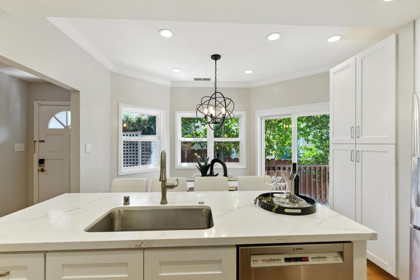 Detail Gallery Image 9 of 30 For 155 Oakview Dr, San Carlos,  CA 94070 - 4 Beds | 2 Baths
