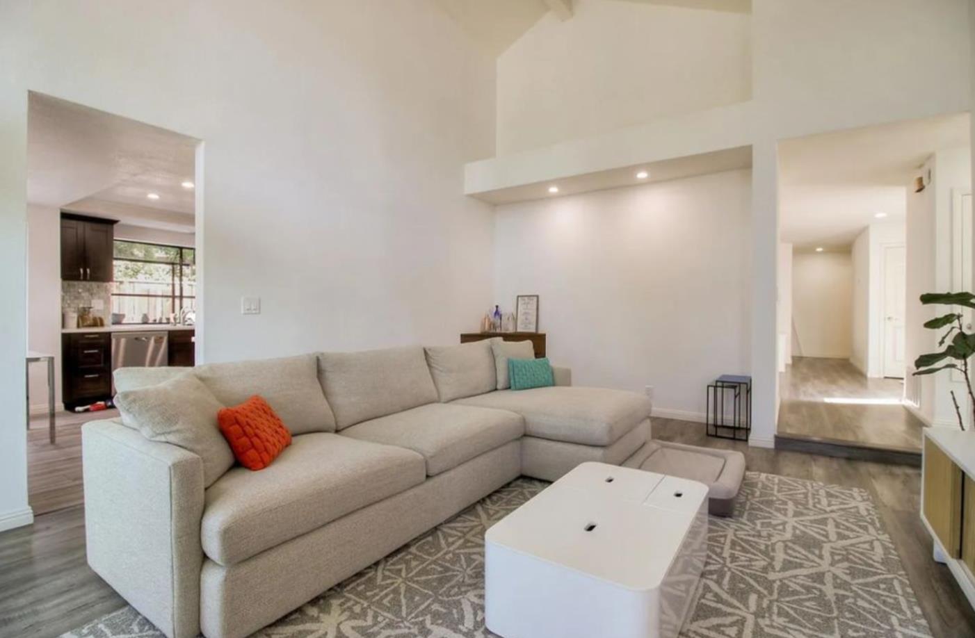 Detail Gallery Image 1 of 8 For 1029 Foothill Dr, San Jose,  CA 95123 - 4 Beds | 2/1 Baths