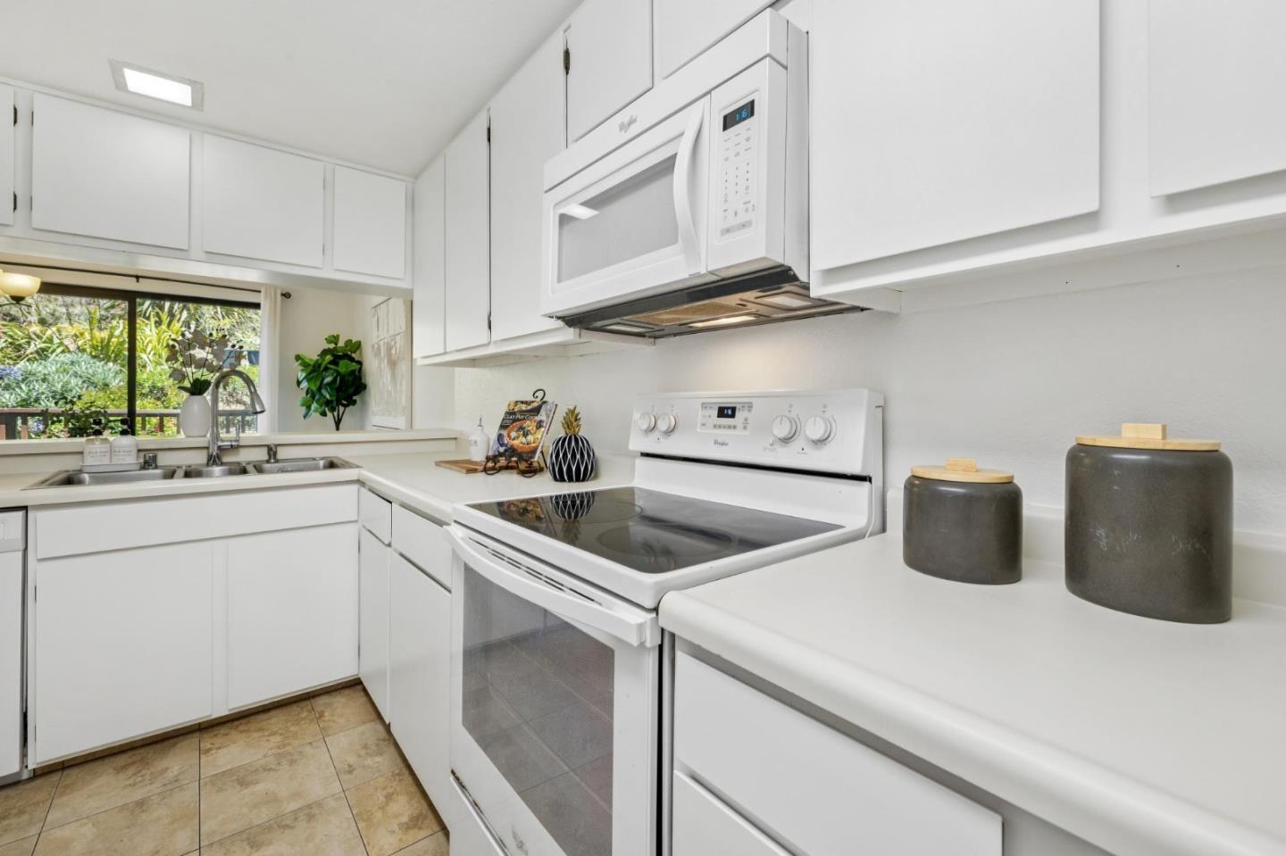 Detail Gallery Image 30 of 49 For 607 Stonegate, South San Francisco,  CA 94080 - 3 Beds | 2/1 Baths