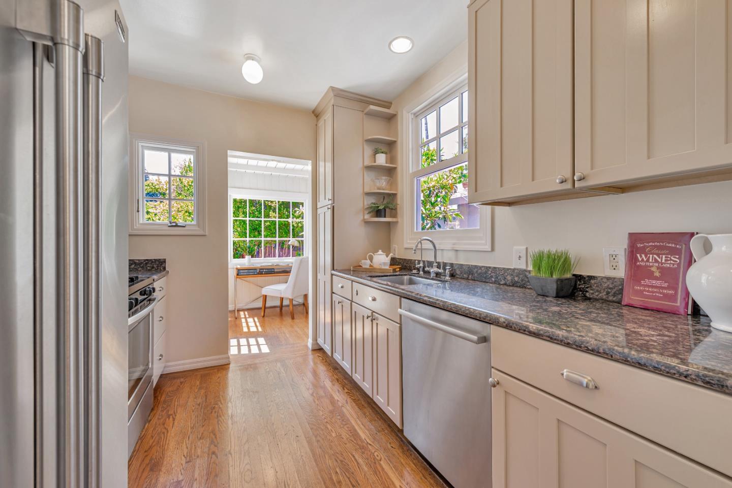 Detail Gallery Image 10 of 38 For 755 Arnold Way, Menlo Park,  CA 94025 - 2 Beds | 1 Baths