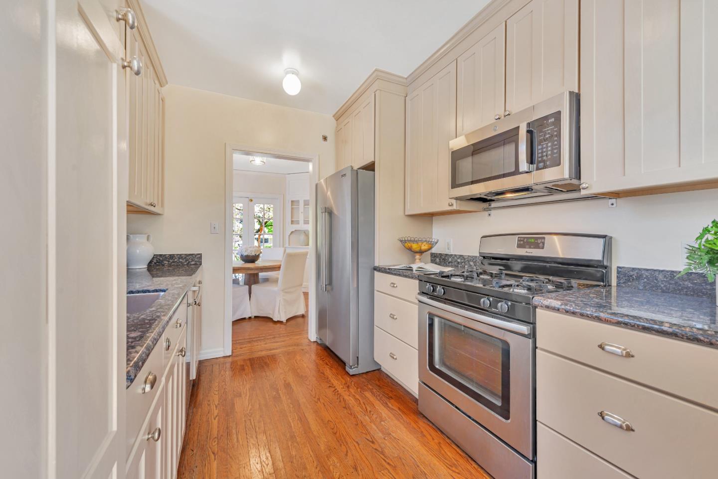 Detail Gallery Image 12 of 38 For 755 Arnold Way, Menlo Park,  CA 94025 - 2 Beds | 1 Baths
