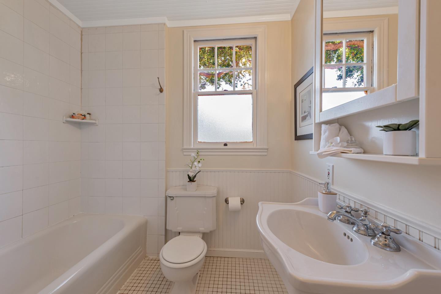 Detail Gallery Image 27 of 38 For 755 Arnold Way, Menlo Park,  CA 94025 - 2 Beds | 1 Baths