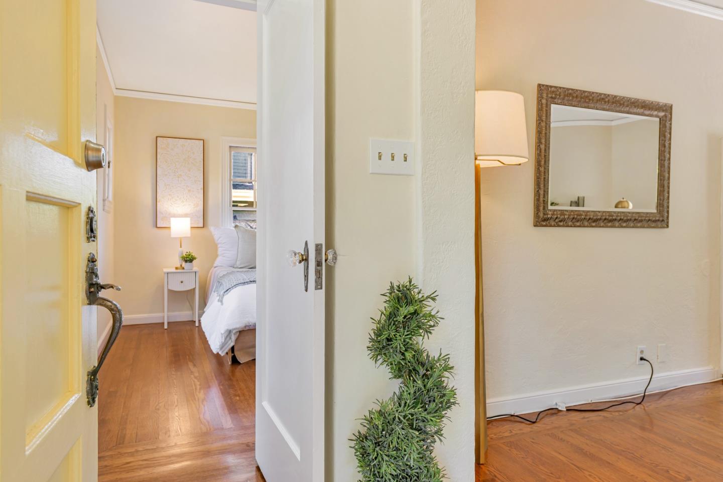 Detail Gallery Image 5 of 38 For 755 Arnold Way, Menlo Park,  CA 94025 - 2 Beds | 1 Baths