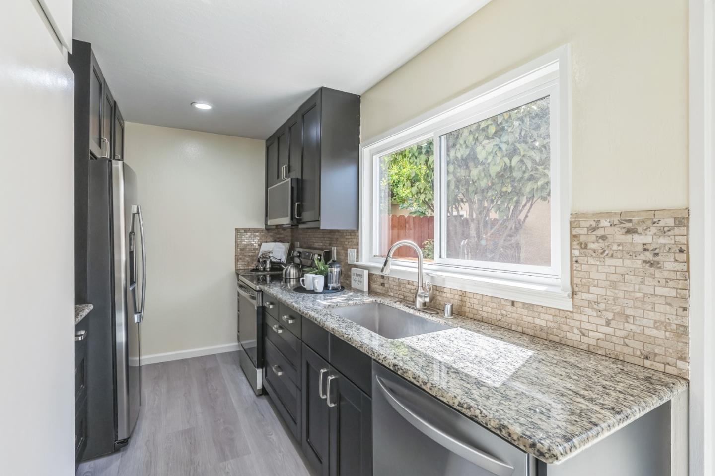 Detail Gallery Image 8 of 28 For 4221 Solar Cir, Union City,  CA 94587 - 3 Beds | 1/1 Baths