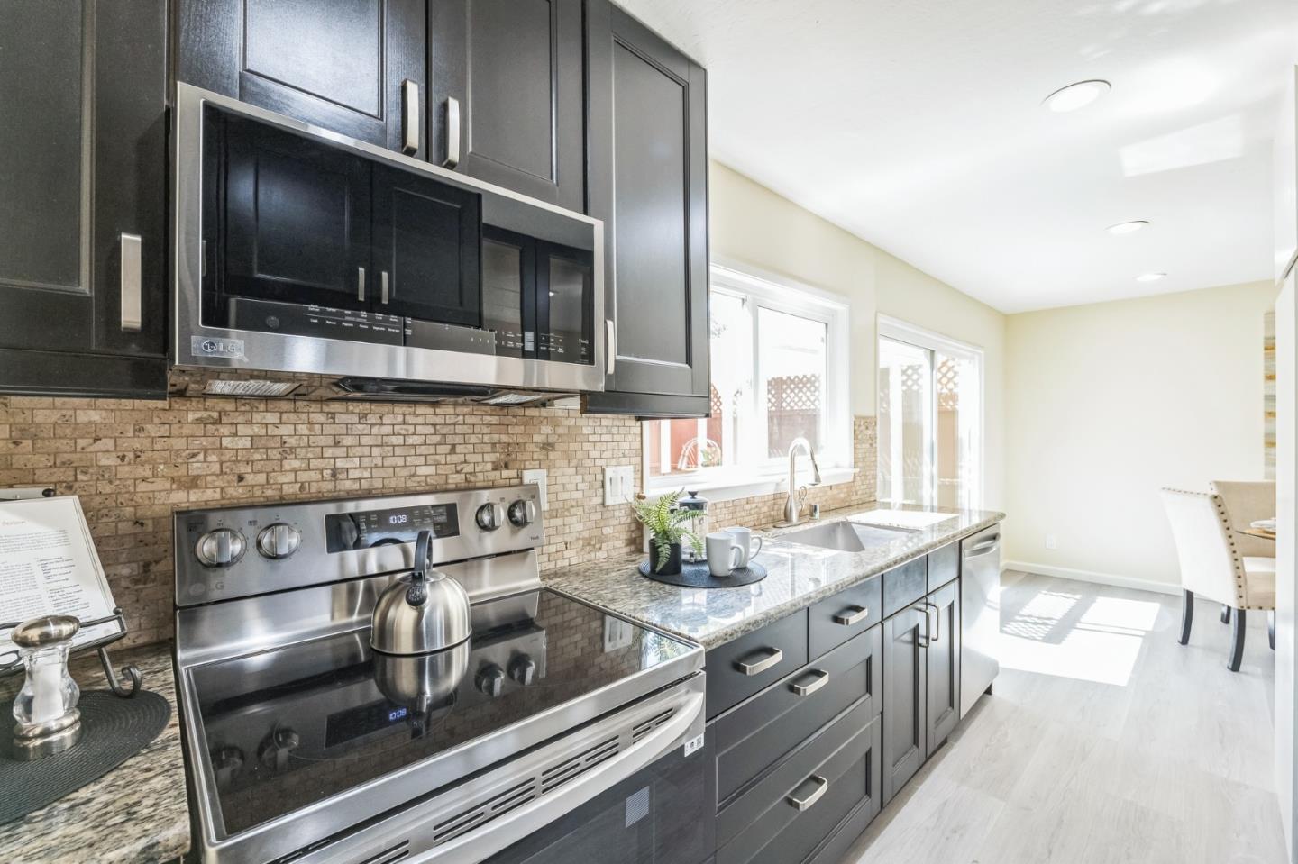 Detail Gallery Image 9 of 28 For 4221 Solar Cir, Union City,  CA 94587 - 3 Beds | 1/1 Baths