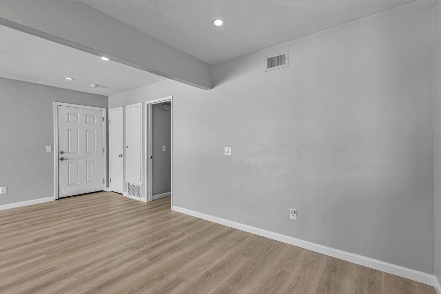 Detail Gallery Image 10 of 33 For 477 Greendale Way, San Jose,  CA 95129 - – Beds | – Baths