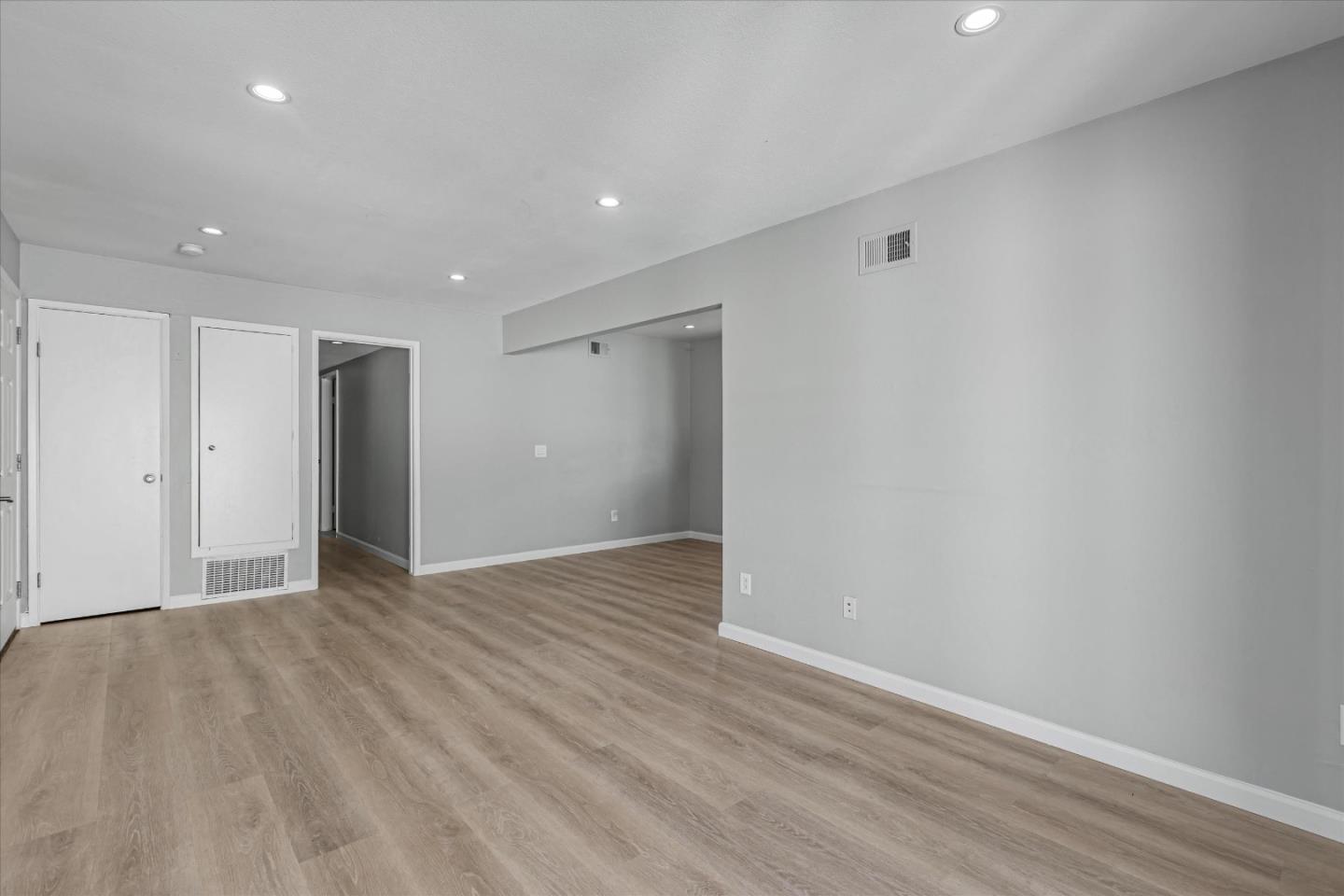 Detail Gallery Image 11 of 33 For 477 Greendale Way, San Jose,  CA 95129 - – Beds | – Baths