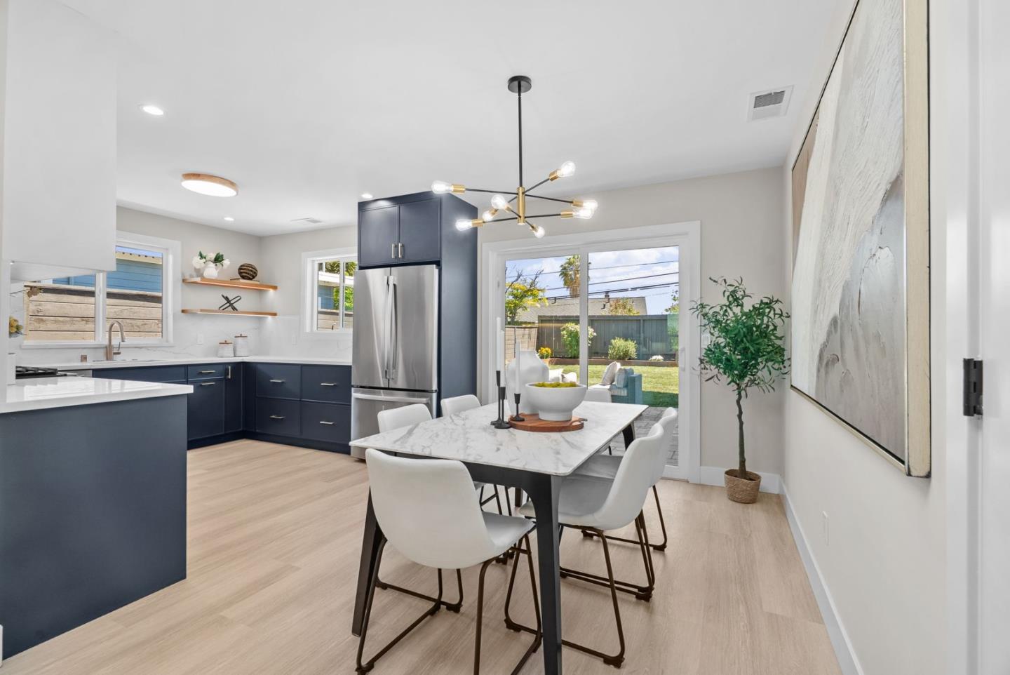 Detail Gallery Image 10 of 35 For 1700 Dale Ave, San Mateo,  CA 94401 - 4 Beds | 2 Baths