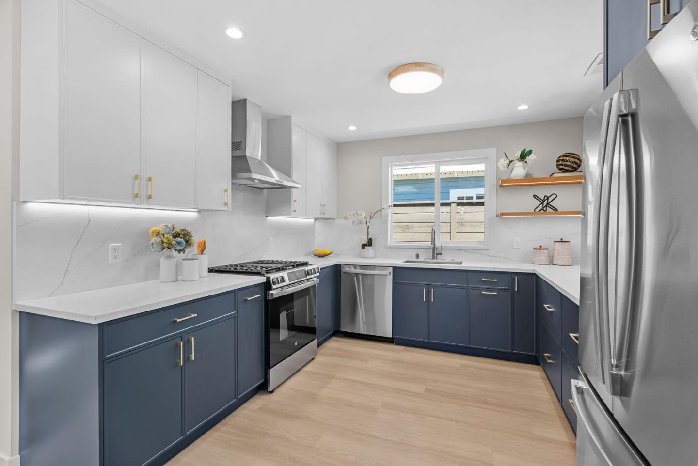 Detail Gallery Image 12 of 35 For 1700 Dale Ave, San Mateo,  CA 94401 - 4 Beds | 2 Baths