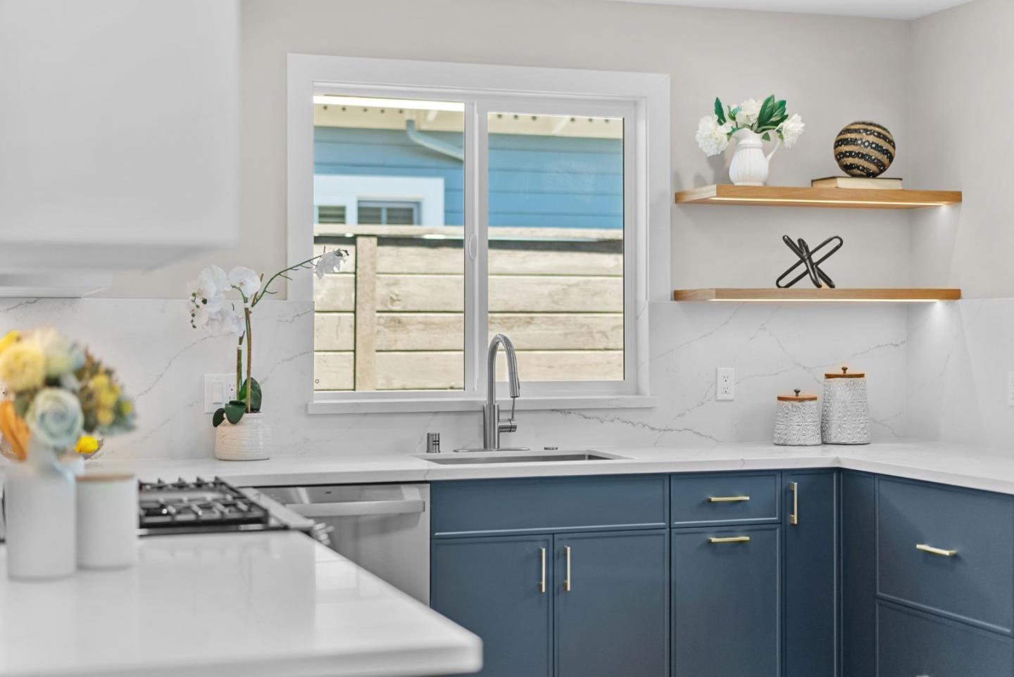 Detail Gallery Image 13 of 35 For 1700 Dale Ave, San Mateo,  CA 94401 - 4 Beds | 2 Baths