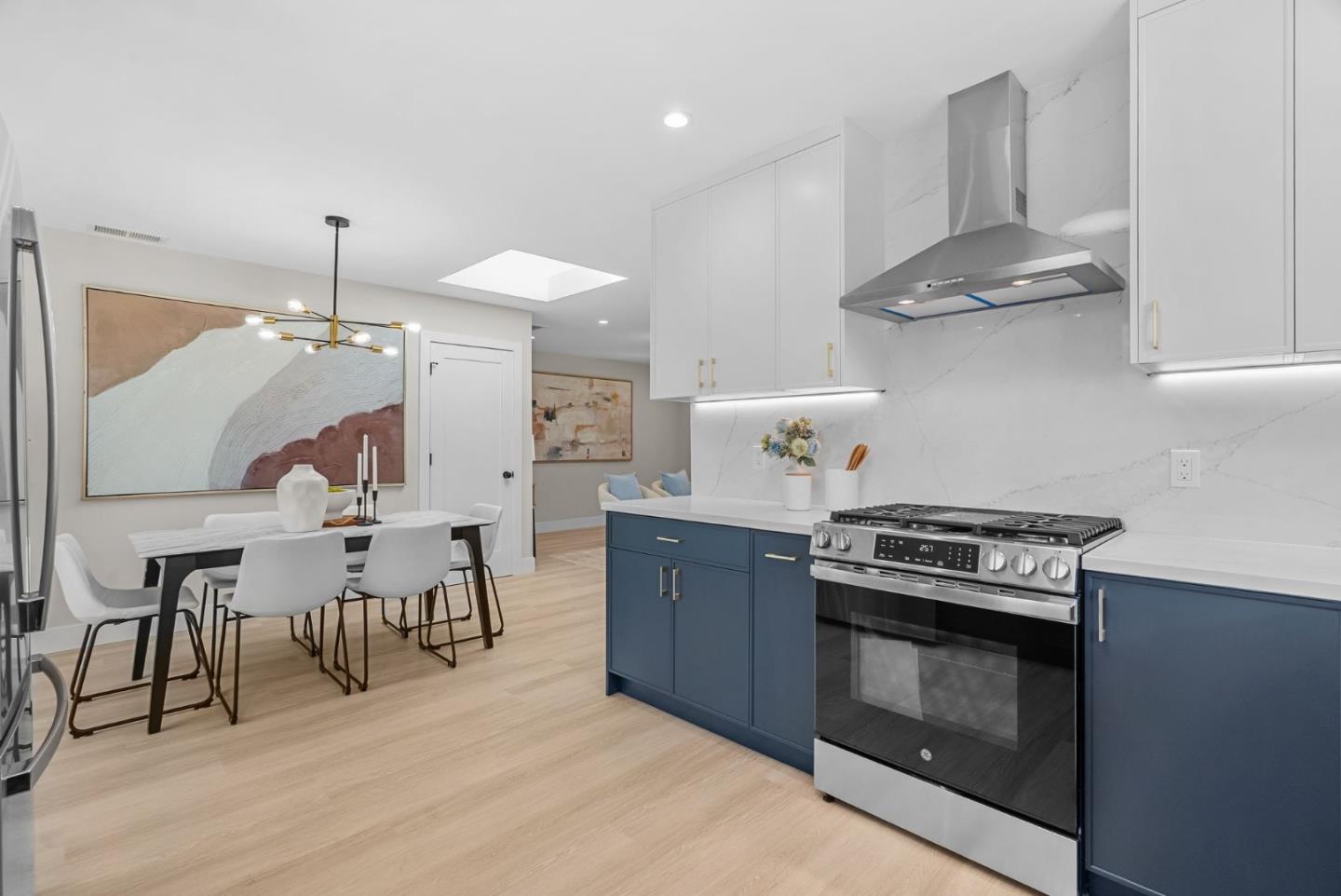 Detail Gallery Image 14 of 35 For 1700 Dale Ave, San Mateo,  CA 94401 - 4 Beds | 2 Baths