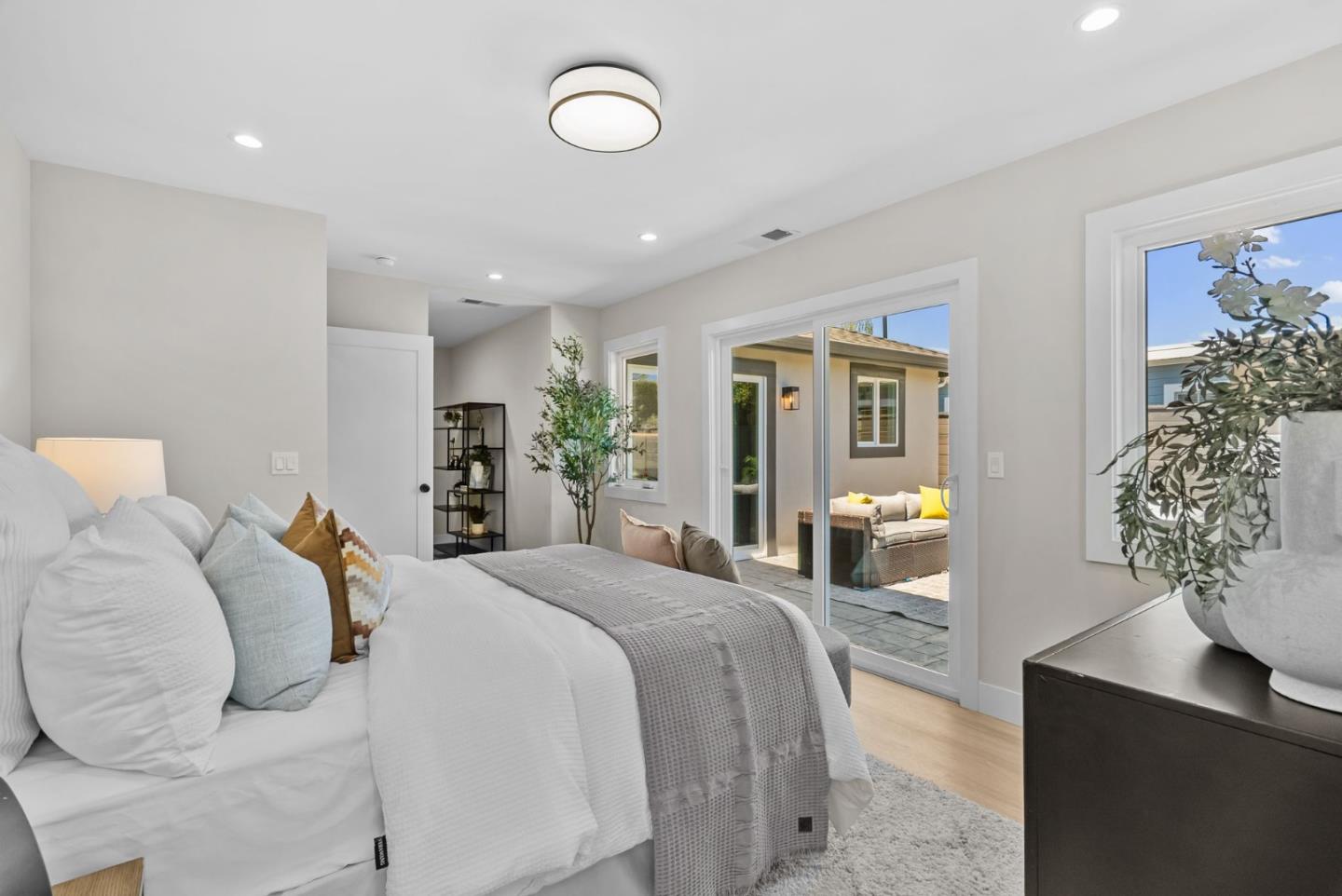 Detail Gallery Image 24 of 35 For 1700 Dale Ave, San Mateo,  CA 94401 - 4 Beds | 2 Baths