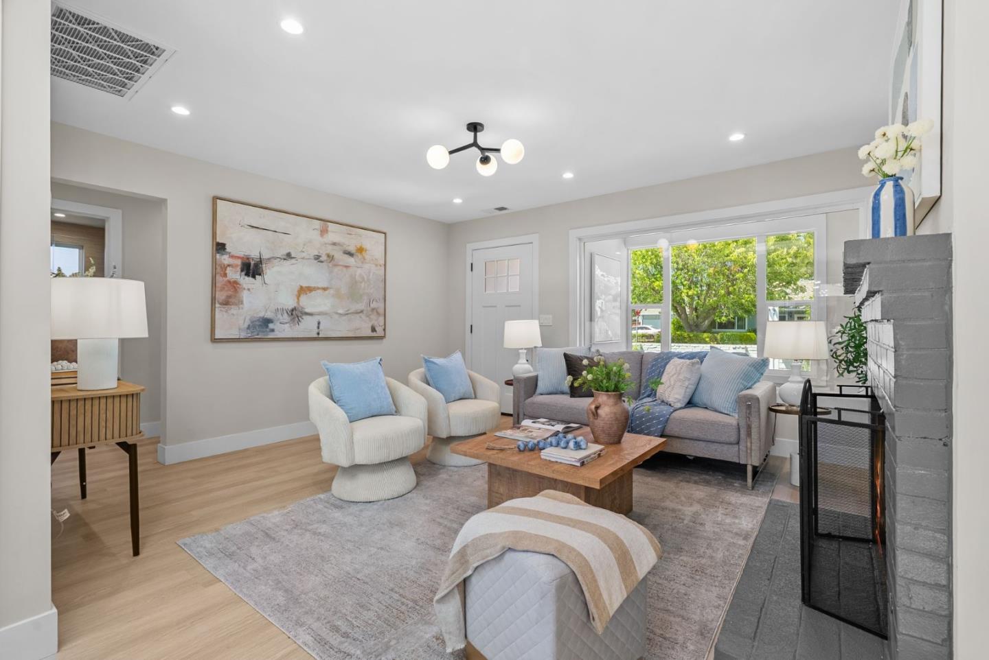 Detail Gallery Image 3 of 35 For 1700 Dale Ave, San Mateo,  CA 94401 - 4 Beds | 2 Baths