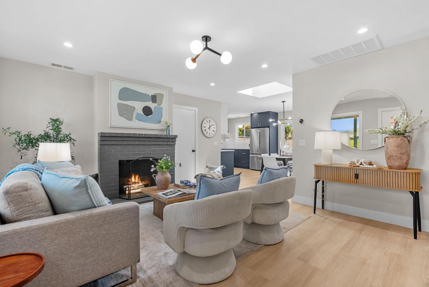 Detail Gallery Image 4 of 35 For 1700 Dale Ave, San Mateo,  CA 94401 - 4 Beds | 2 Baths