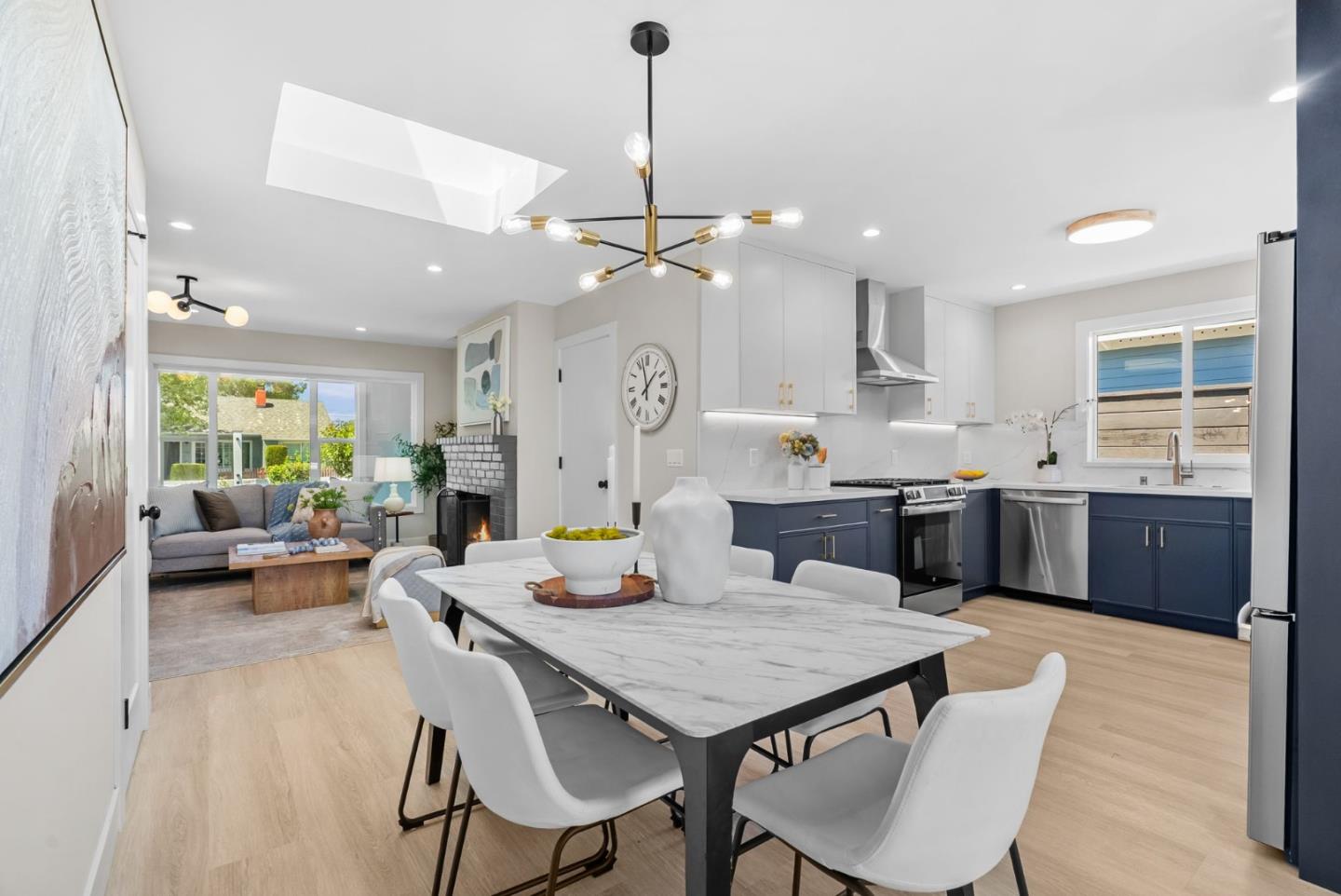 Detail Gallery Image 9 of 35 For 1700 Dale Ave, San Mateo,  CA 94401 - 4 Beds | 2 Baths