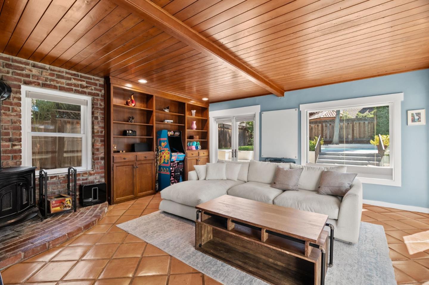 Detail Gallery Image 10 of 45 For 327 Crest Dr, San Jose,  CA 95127 - 4 Beds | 2/1 Baths