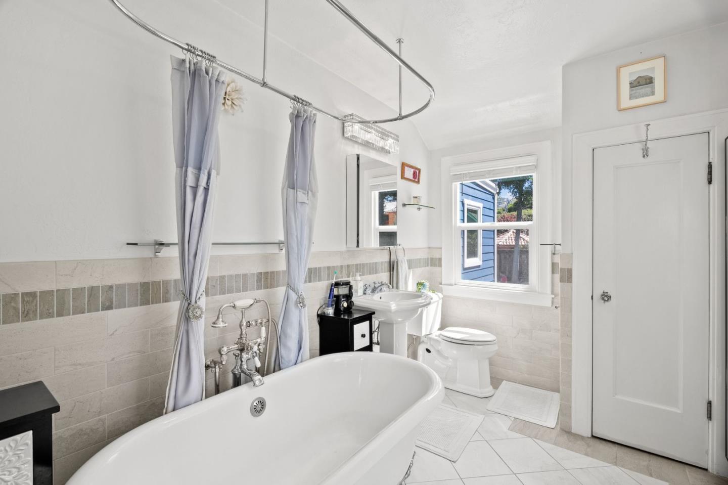 Detail Gallery Image 18 of 45 For 327 Crest Dr, San Jose,  CA 95127 - 4 Beds | 2/1 Baths