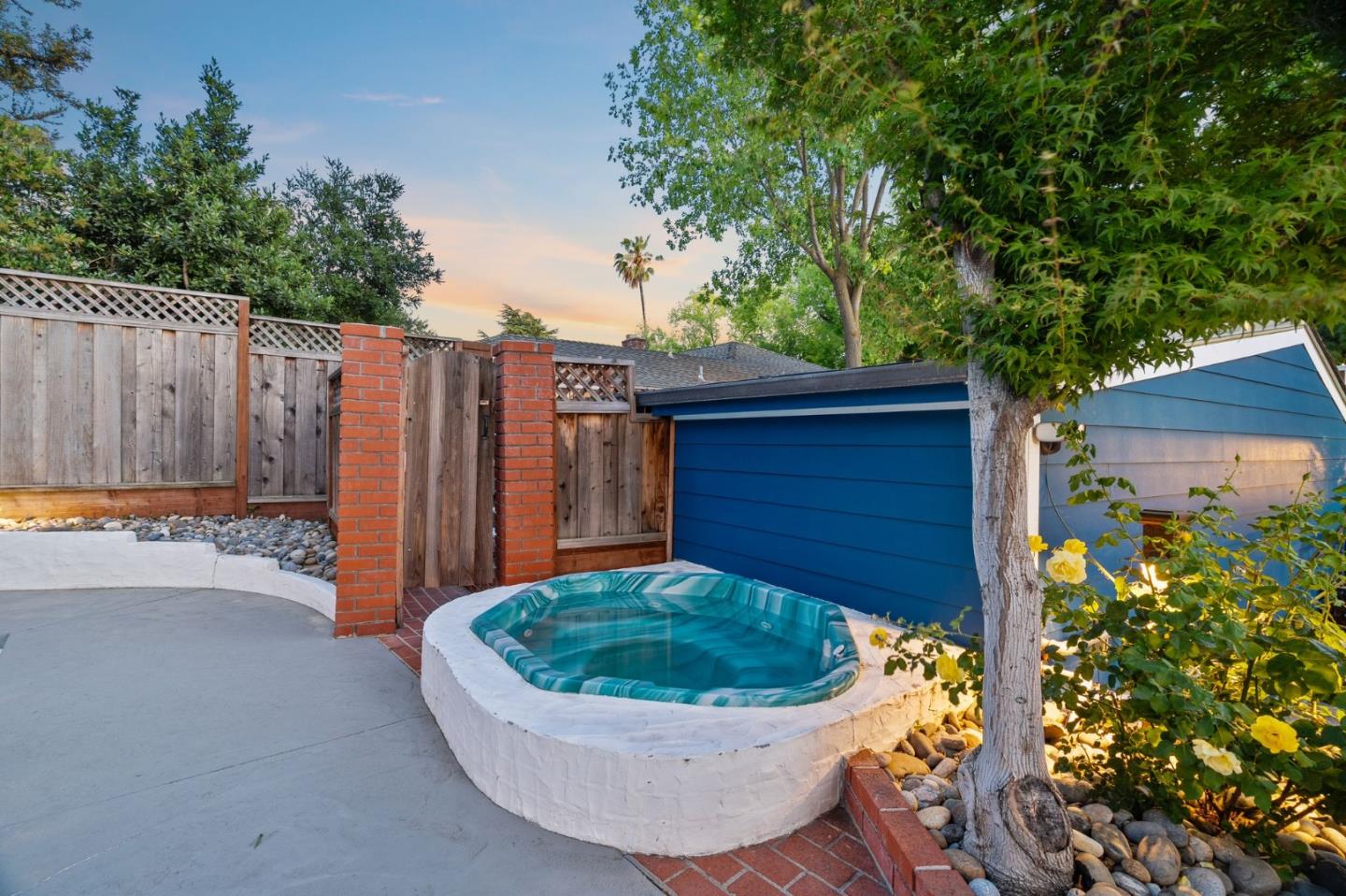 Detail Gallery Image 26 of 45 For 327 Crest Dr, San Jose,  CA 95127 - 4 Beds | 2/1 Baths