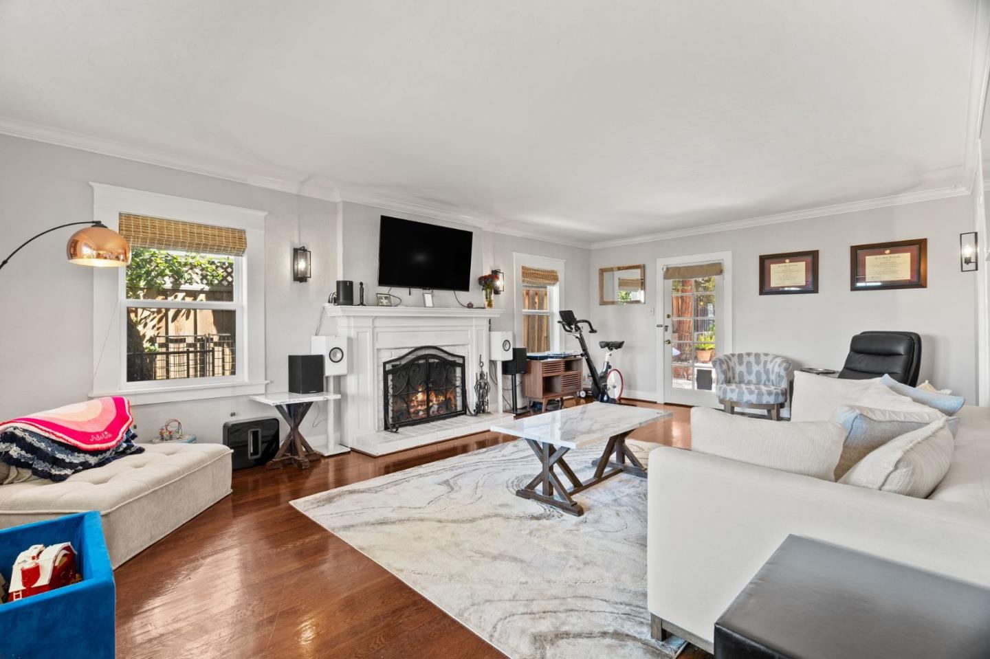 Detail Gallery Image 8 of 45 For 327 Crest Dr, San Jose,  CA 95127 - 4 Beds | 2/1 Baths