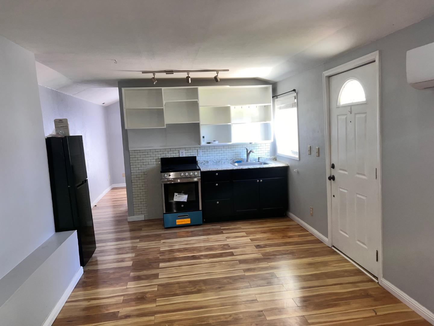 Detail Gallery Image 2 of 5 For 534 4th St a,  Hollister,  CA 95023 - 1 Beds | 1 Baths