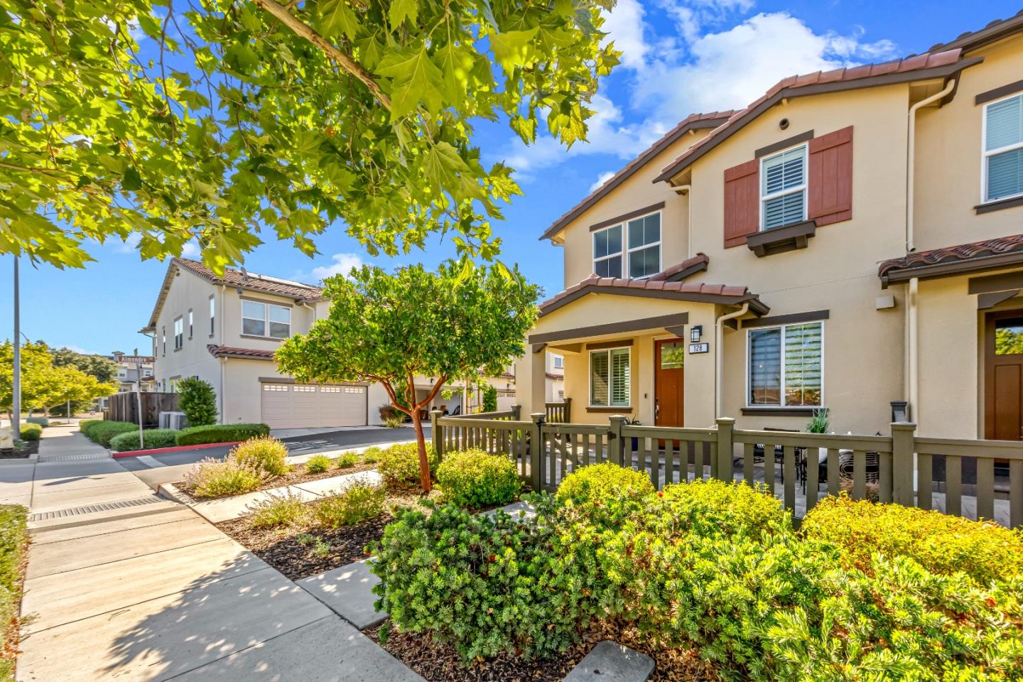 Detail Gallery Image 3 of 55 For 128 Peral Ave, Morgan Hill,  CA 95037 - 3 Beds | 2/1 Baths