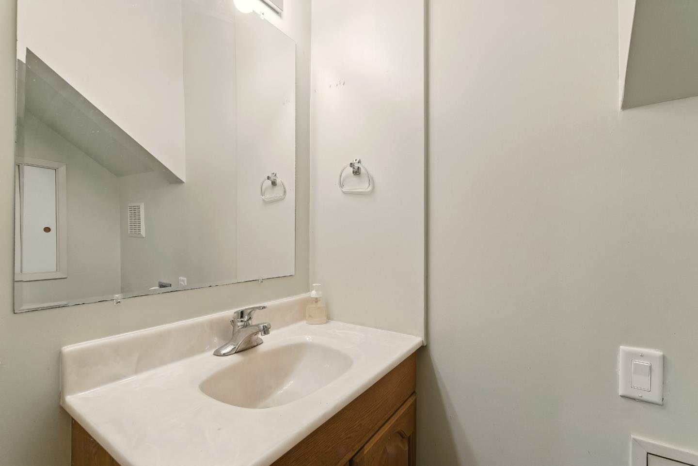 Detail Gallery Image 31 of 43 For 2007 Arbor Ave, Belmont,  CA 94002 - 5 Beds | 3/1 Baths