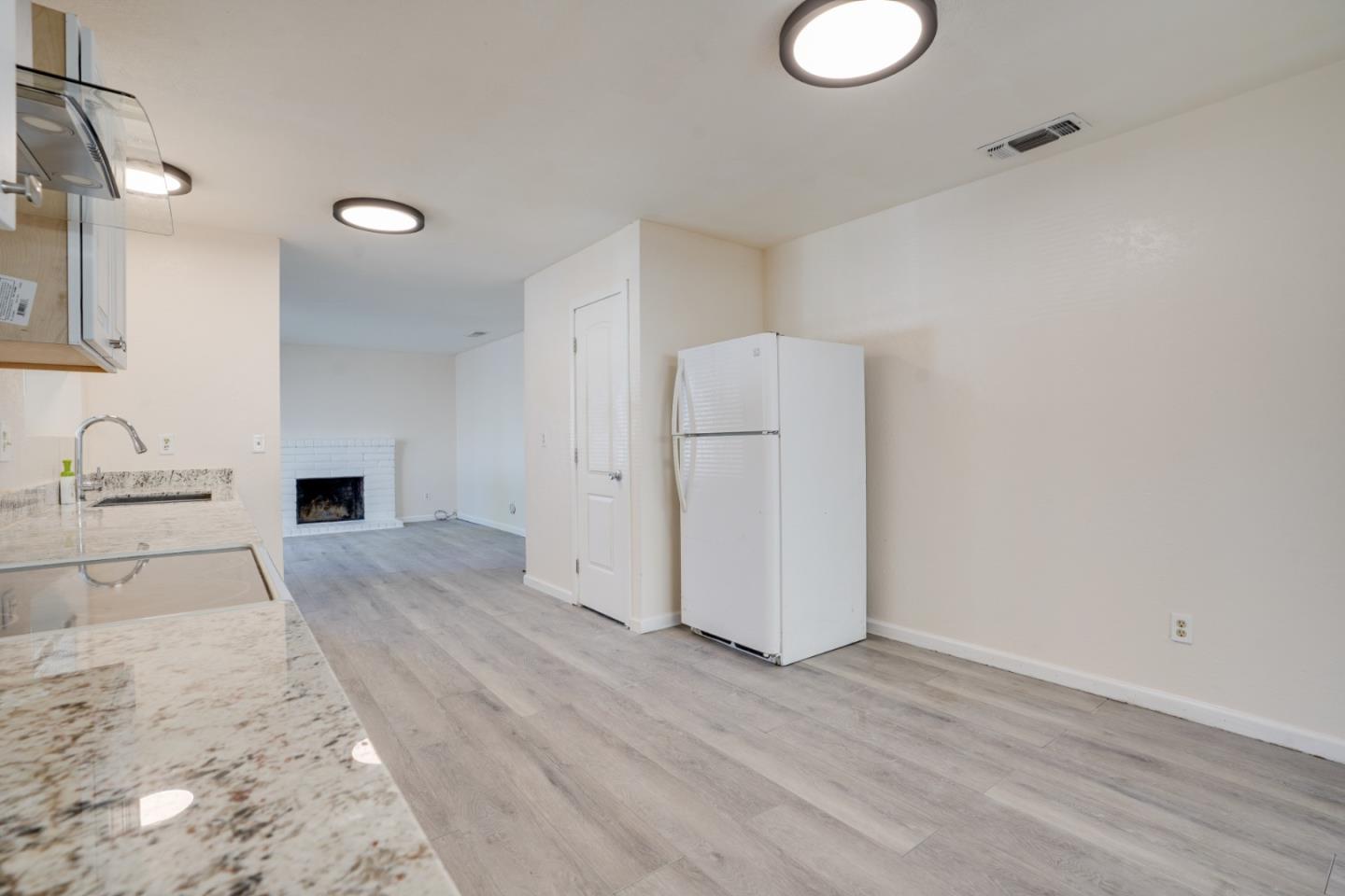 Detail Gallery Image 4 of 15 For 2524 Pemberton Ct, Stockton,  CA 95210 - 3 Beds | 2 Baths