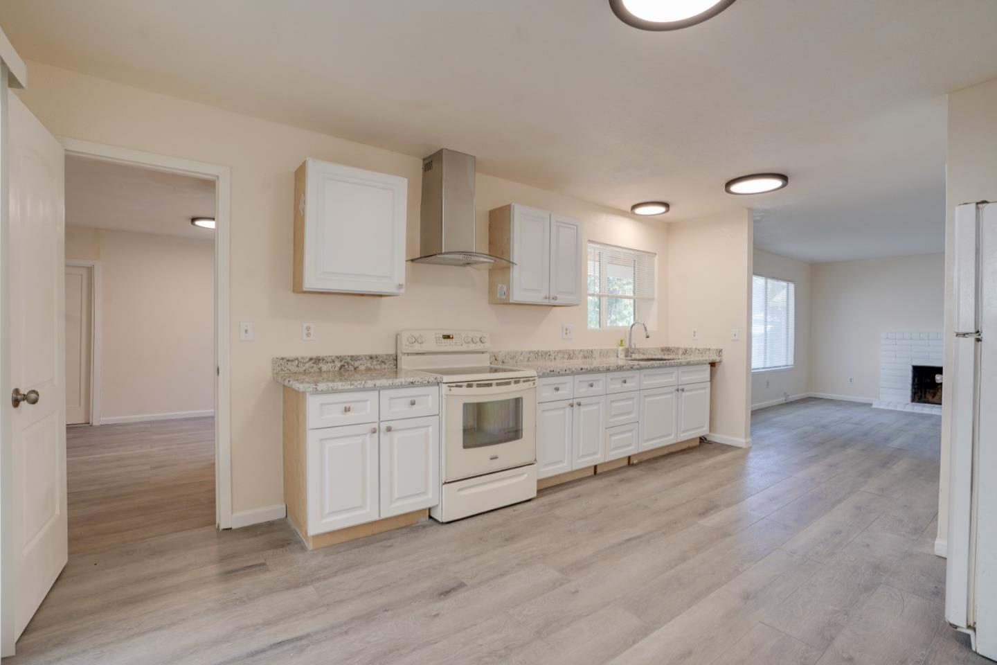 Detail Gallery Image 5 of 15 For 2524 Pemberton Ct, Stockton,  CA 95210 - 3 Beds | 2 Baths