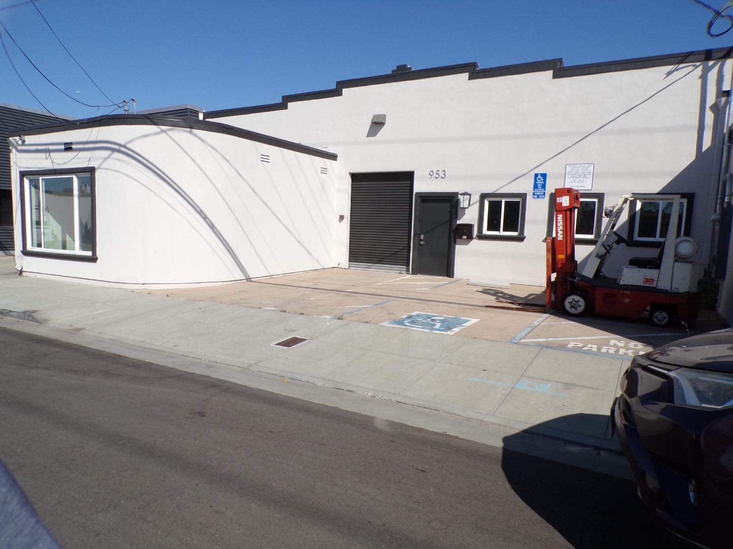 Detail Gallery Image 2 of 21 For 953 Washington St, San Carlos,  CA 94070 - – Beds | – Baths