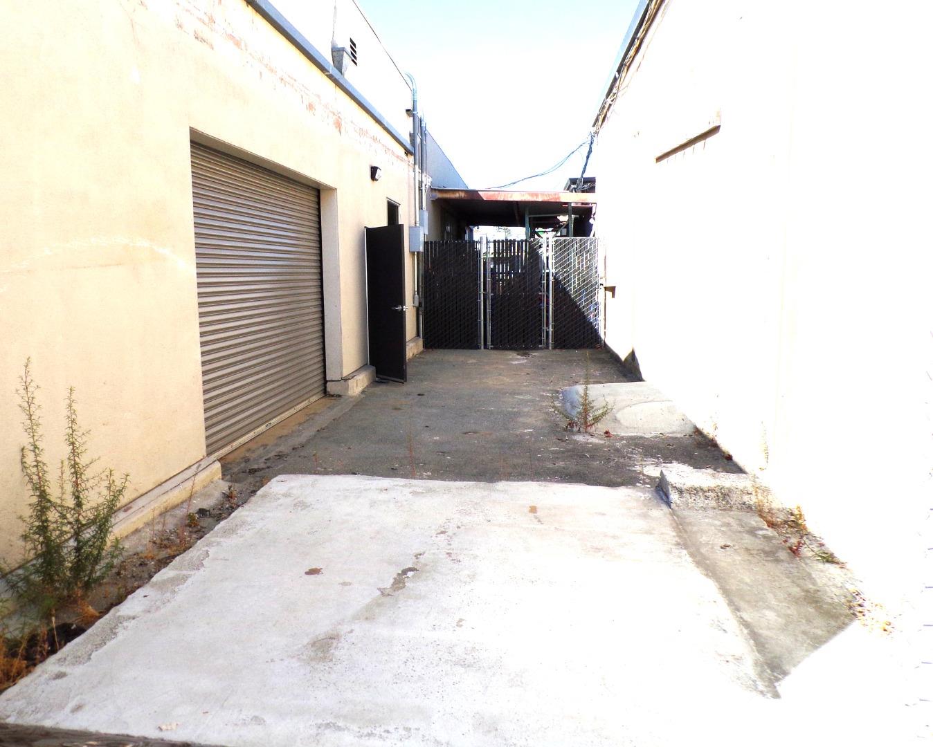 Detail Gallery Image 5 of 21 For 953 Washington St, San Carlos,  CA 94070 - – Beds | – Baths