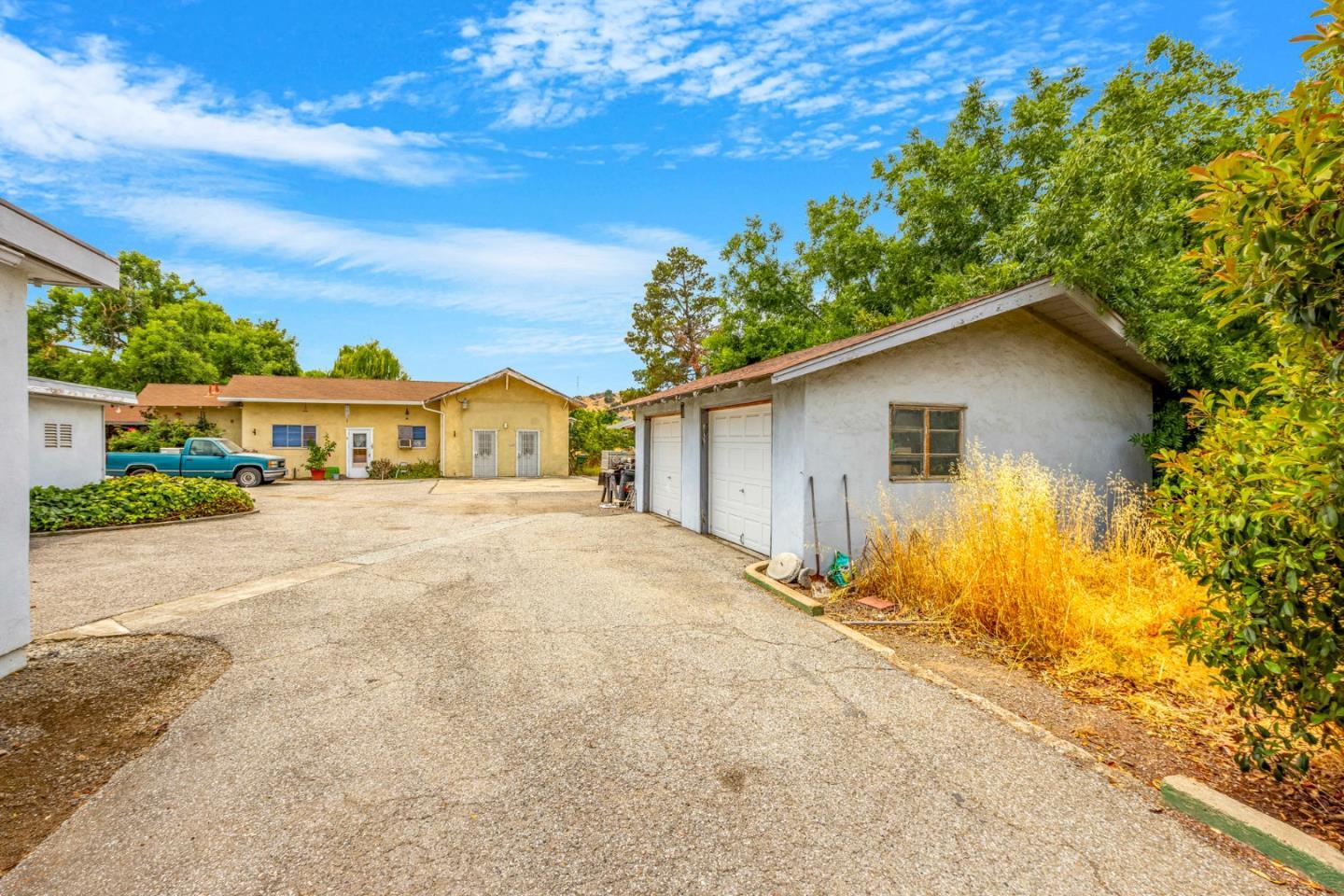 Detail Gallery Image 10 of 26 For 18455 Old Monterey Rd, Morgan Hill,  CA 95037 - 4 Beds | 2 Baths