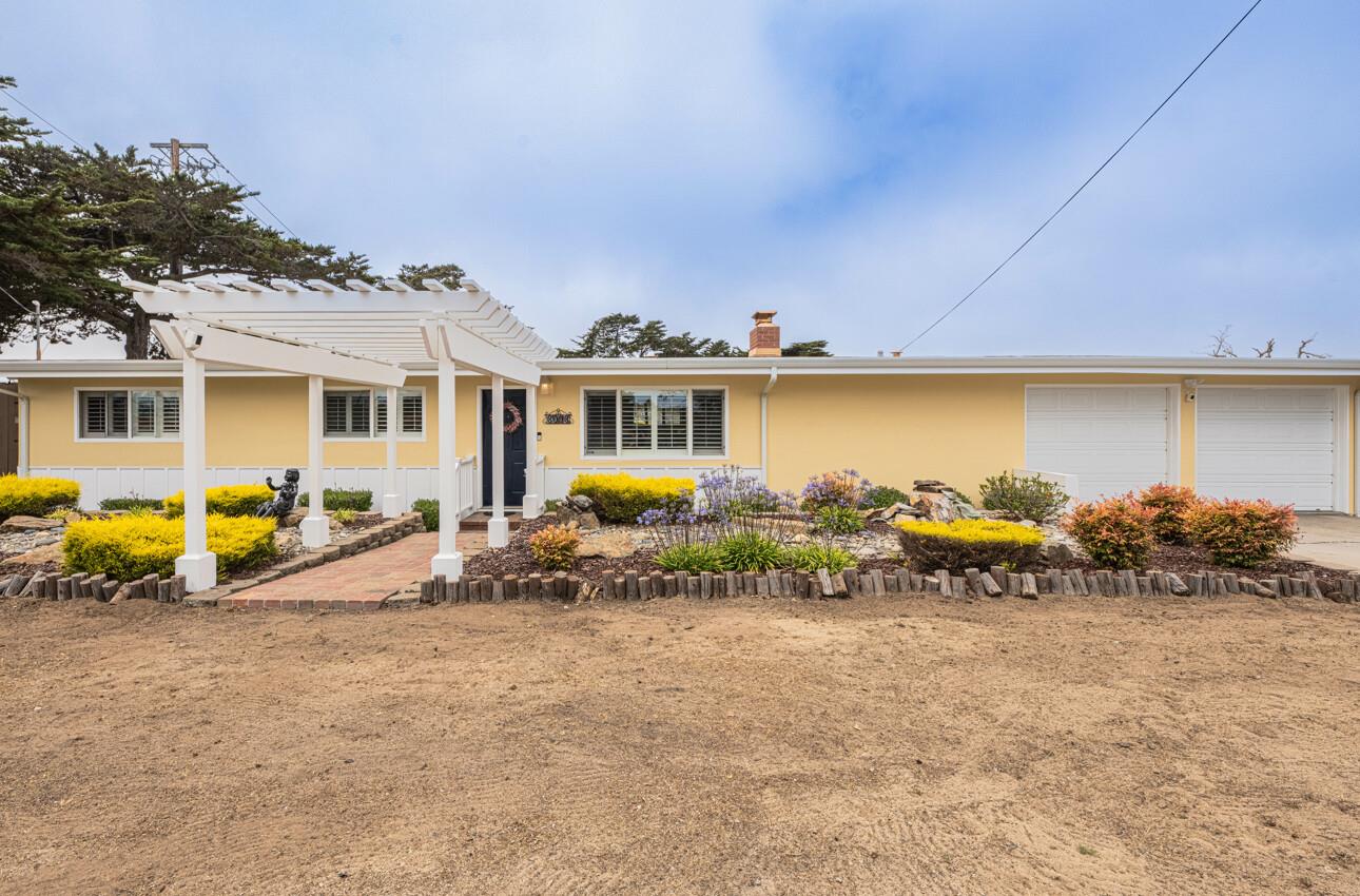 Detail Gallery Image 2 of 36 For 3093 Salinas Ave, Marina,  CA 93933 - 3 Beds | 2 Baths