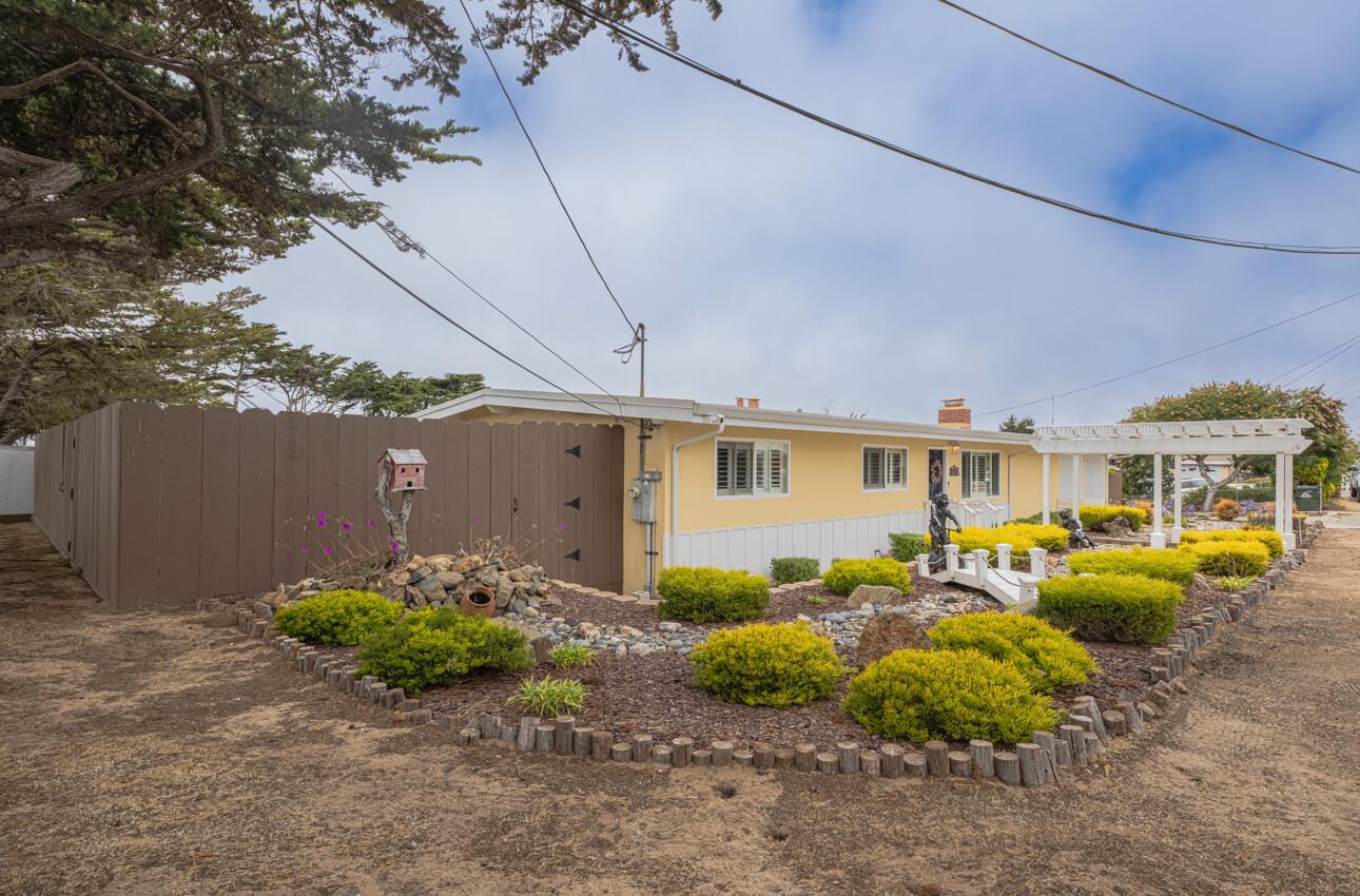 Detail Gallery Image 3 of 36 For 3093 Salinas Ave, Marina,  CA 93933 - 3 Beds | 2 Baths