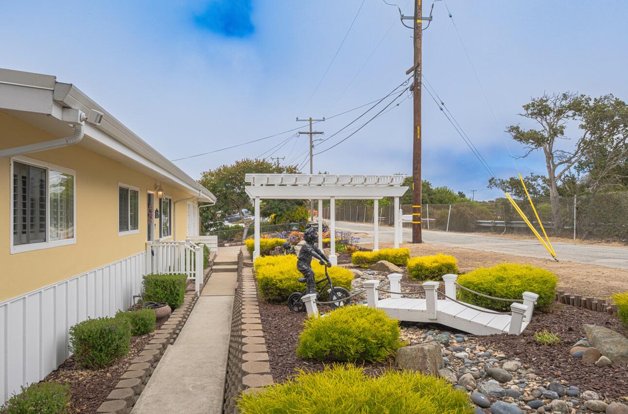 Detail Gallery Image 5 of 36 For 3093 Salinas Ave, Marina,  CA 93933 - 3 Beds | 2 Baths