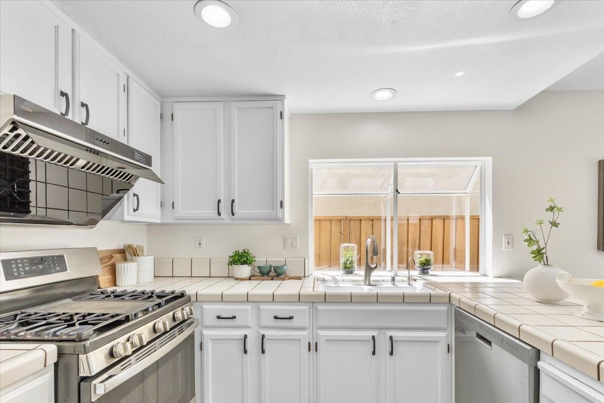 Detail Gallery Image 11 of 30 For 885 Kiperash Ct, San Jose,  CA 95133 - 3 Beds | 2/1 Baths