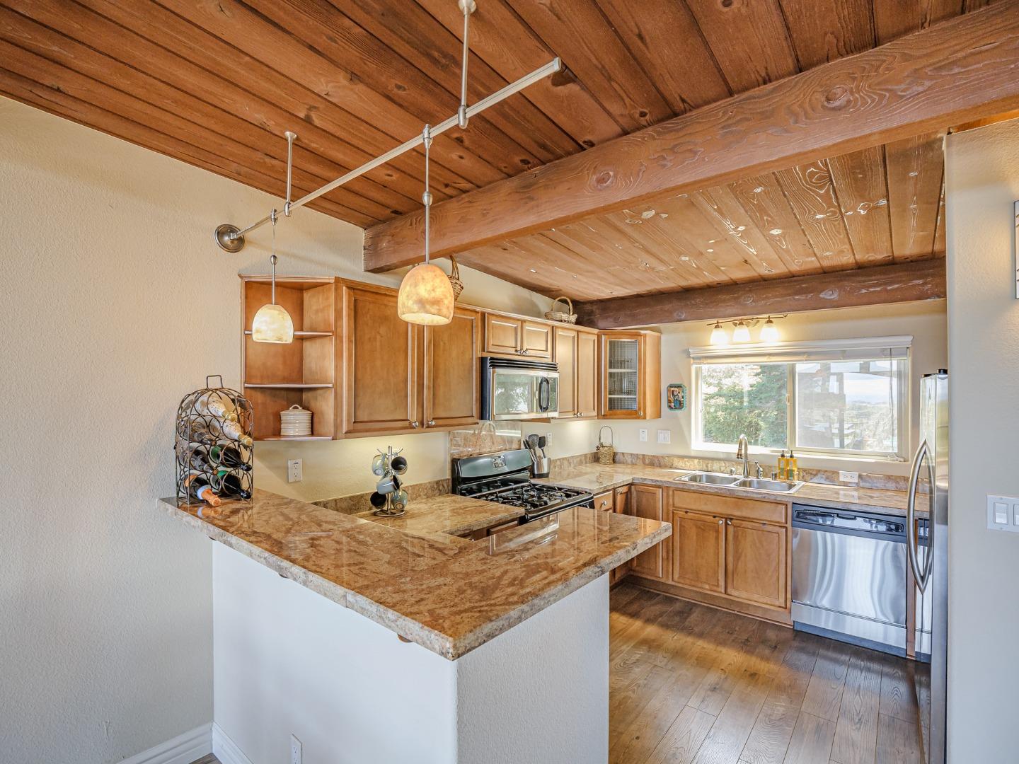 Detail Gallery Image 10 of 23 For 156 Mar Vista Dr, Monterey,  CA 93940 - 2 Beds | 1 Baths