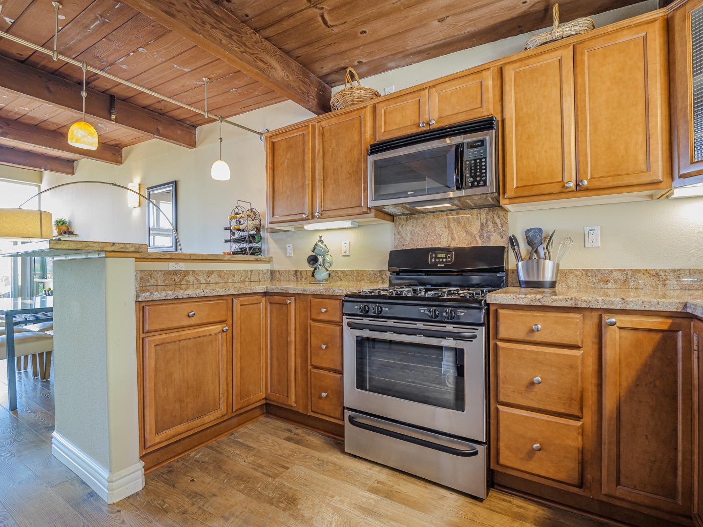 Detail Gallery Image 12 of 23 For 156 Mar Vista Dr, Monterey,  CA 93940 - 2 Beds | 1 Baths