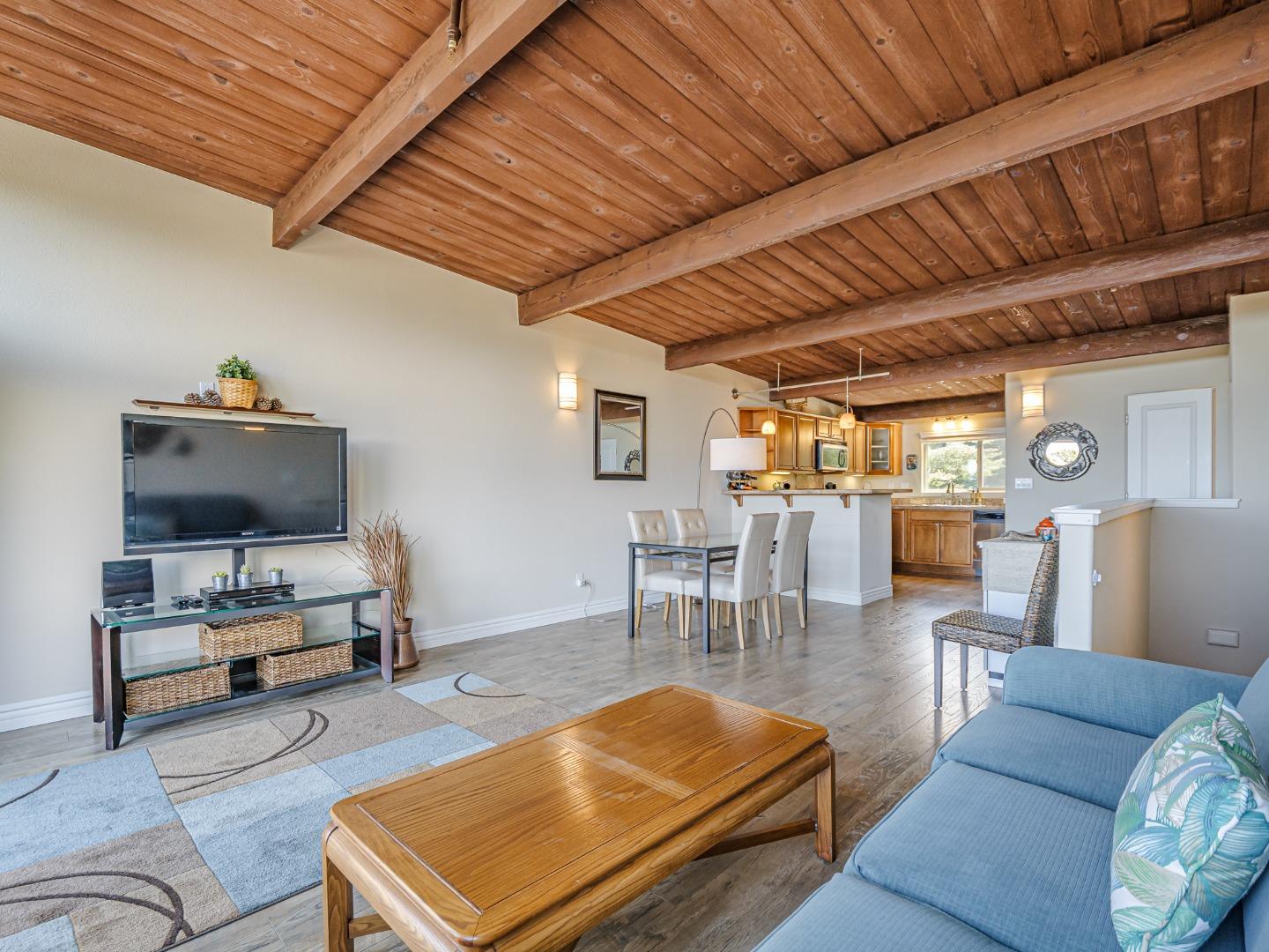 Detail Gallery Image 2 of 23 For 156 Mar Vista Dr, Monterey,  CA 93940 - 2 Beds | 1 Baths