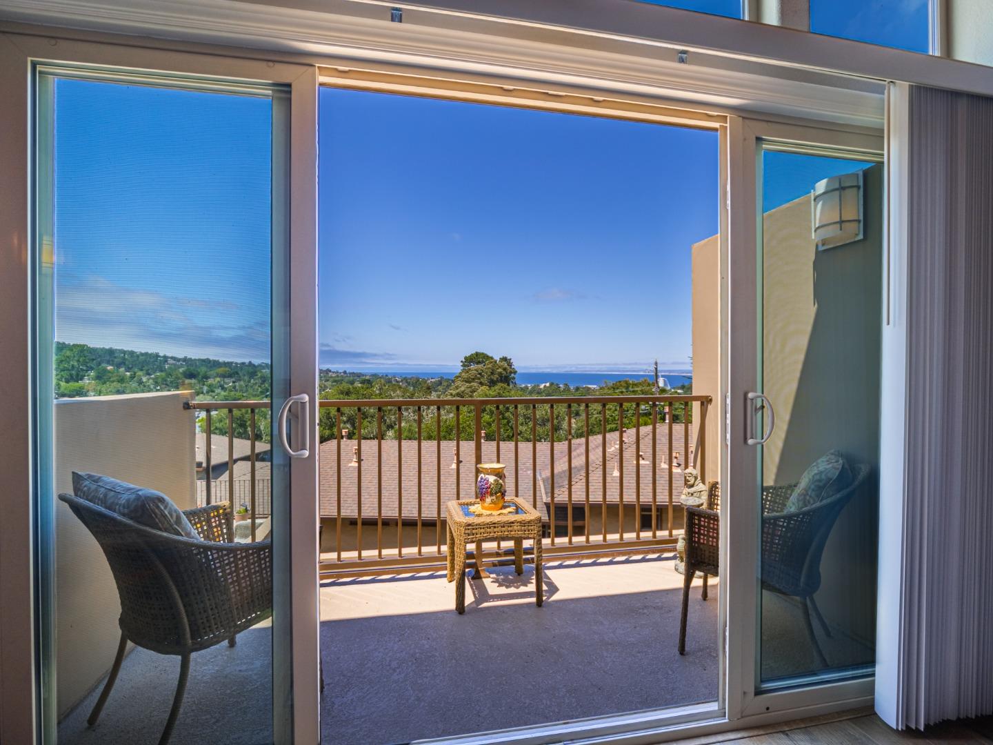 Detail Gallery Image 3 of 23 For 156 Mar Vista Dr, Monterey,  CA 93940 - 2 Beds | 1 Baths