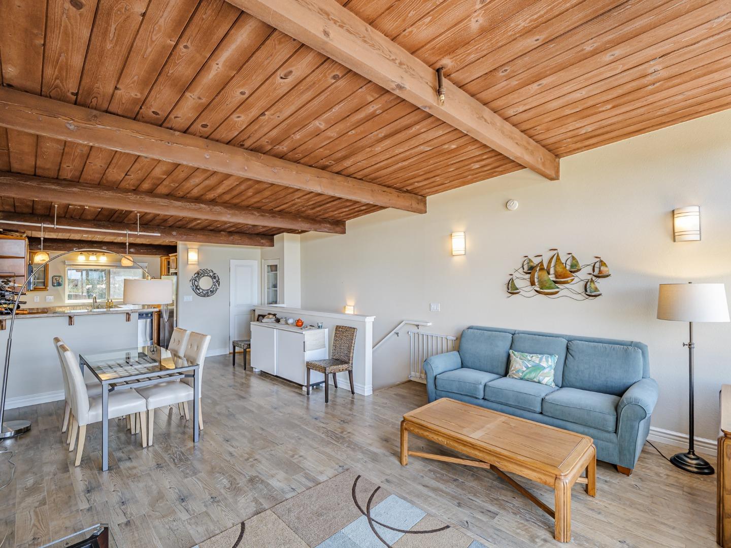 Detail Gallery Image 5 of 23 For 156 Mar Vista Dr, Monterey,  CA 93940 - 2 Beds | 1 Baths