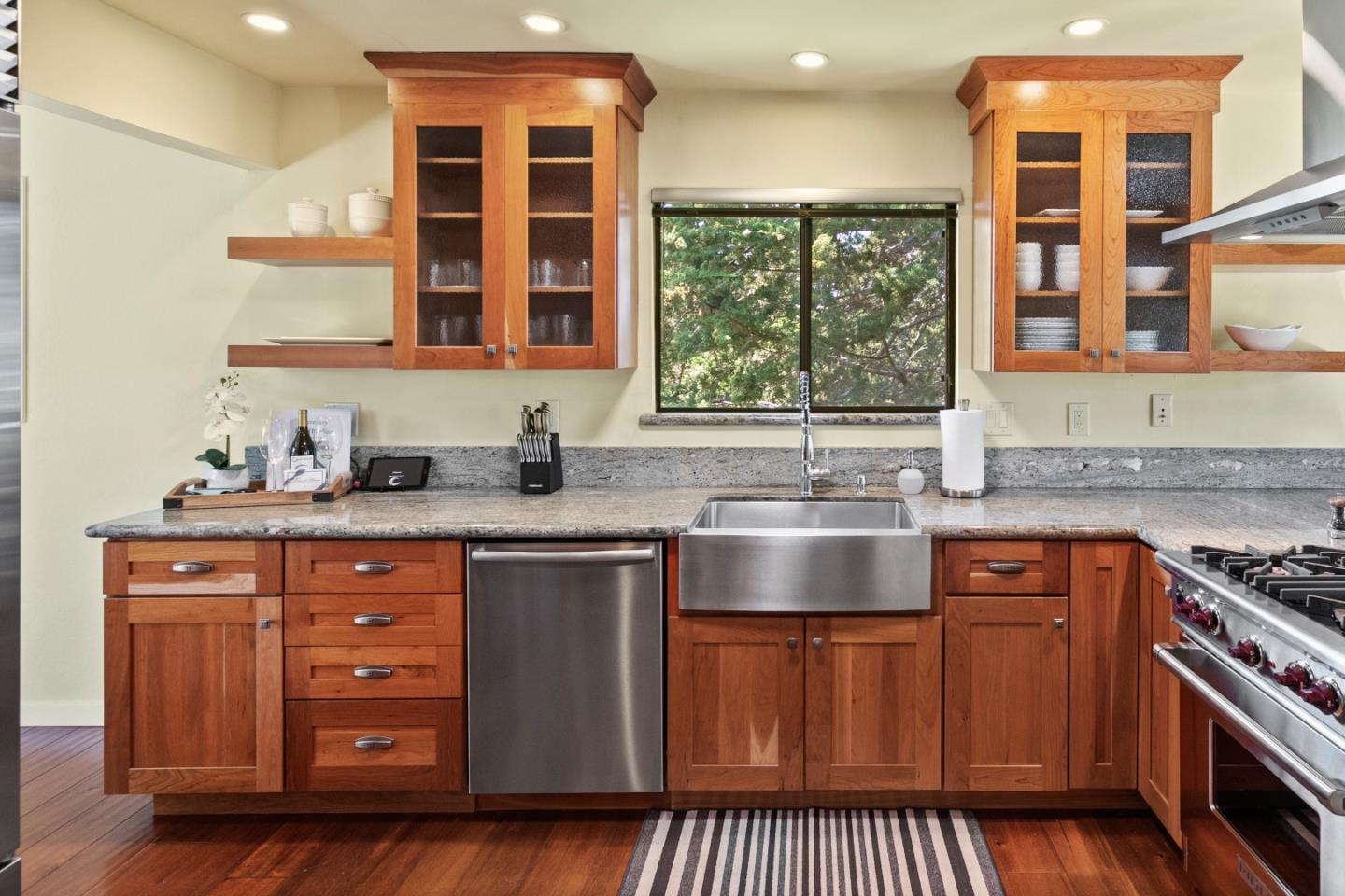 Detail Gallery Image 10 of 36 For 26255 Atherton Dr, Carmel,  CA 93923 - 3 Beds | 3 Baths