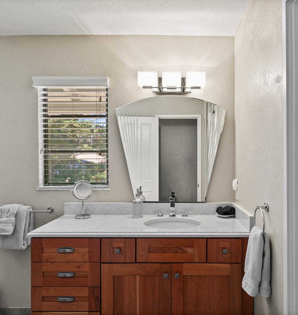 Detail Gallery Image 20 of 36 For 26255 Atherton Dr, Carmel,  CA 93923 - 3 Beds | 3 Baths