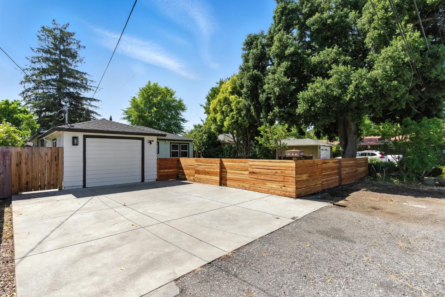 Detail Gallery Image 2 of 30 For 756 7th Ave, Redwood City,  CA 94063 - 2 Beds | 1 Baths