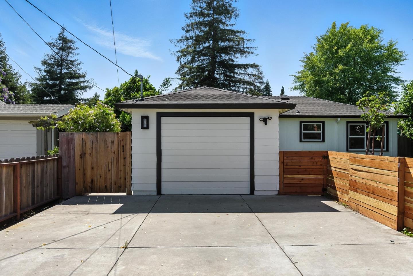 Detail Gallery Image 3 of 30 For 756 7th Ave, Redwood City,  CA 94063 - 2 Beds | 1 Baths