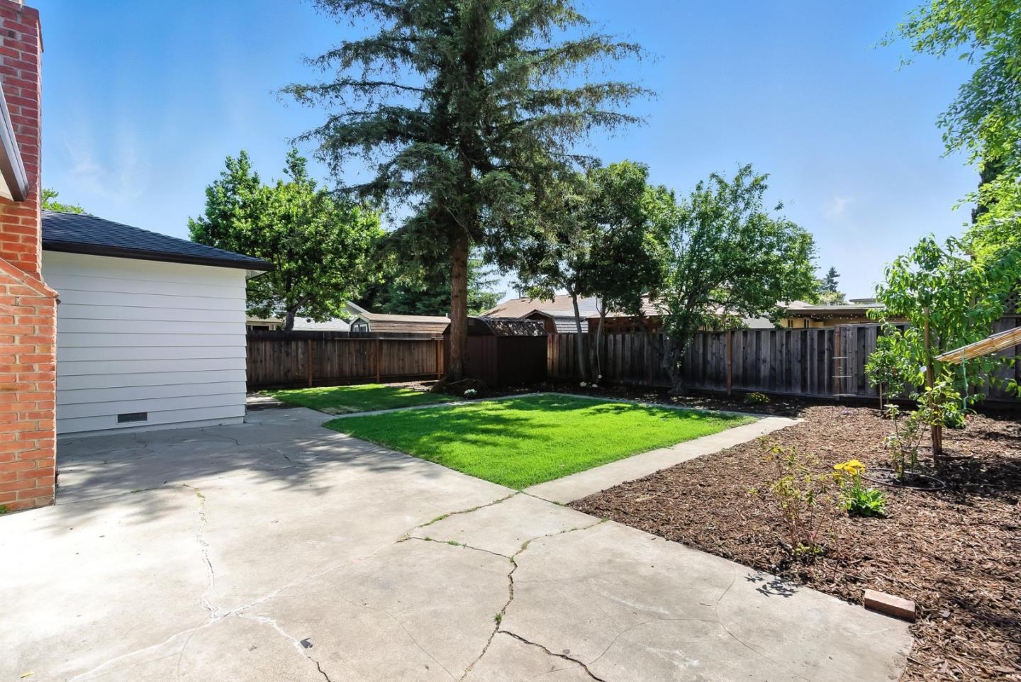 Detail Gallery Image 7 of 30 For 756 7th Ave, Redwood City,  CA 94063 - 2 Beds | 1 Baths