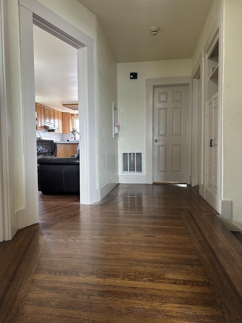 Detail Gallery Image 8 of 16 For 301 Hanover St, San Francisco,  CA 94112 - 2 Beds | 2 Baths