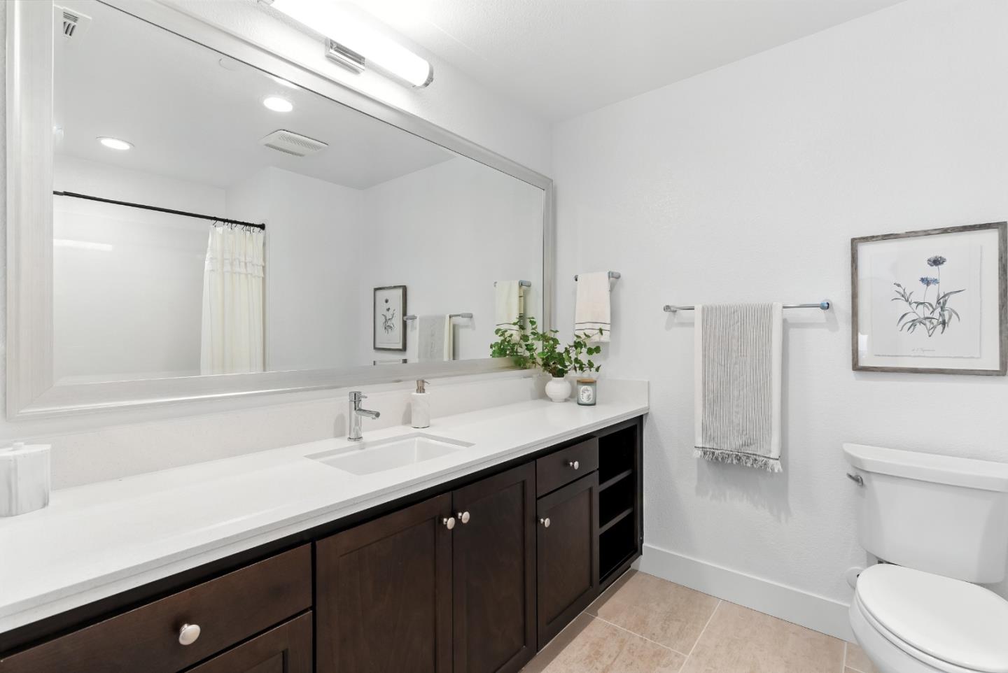 Detail Gallery Image 10 of 44 For 19 Waterline Pl, Richmond,  CA 94801 - 2 Beds | 2/1 Baths