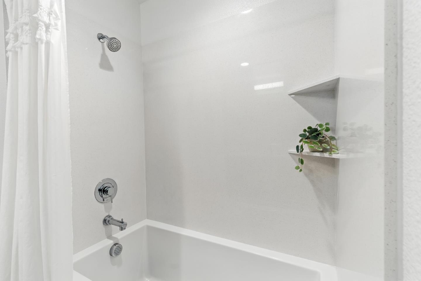 Detail Gallery Image 11 of 44 For 19 Waterline Pl, Richmond,  CA 94801 - 2 Beds | 2/1 Baths