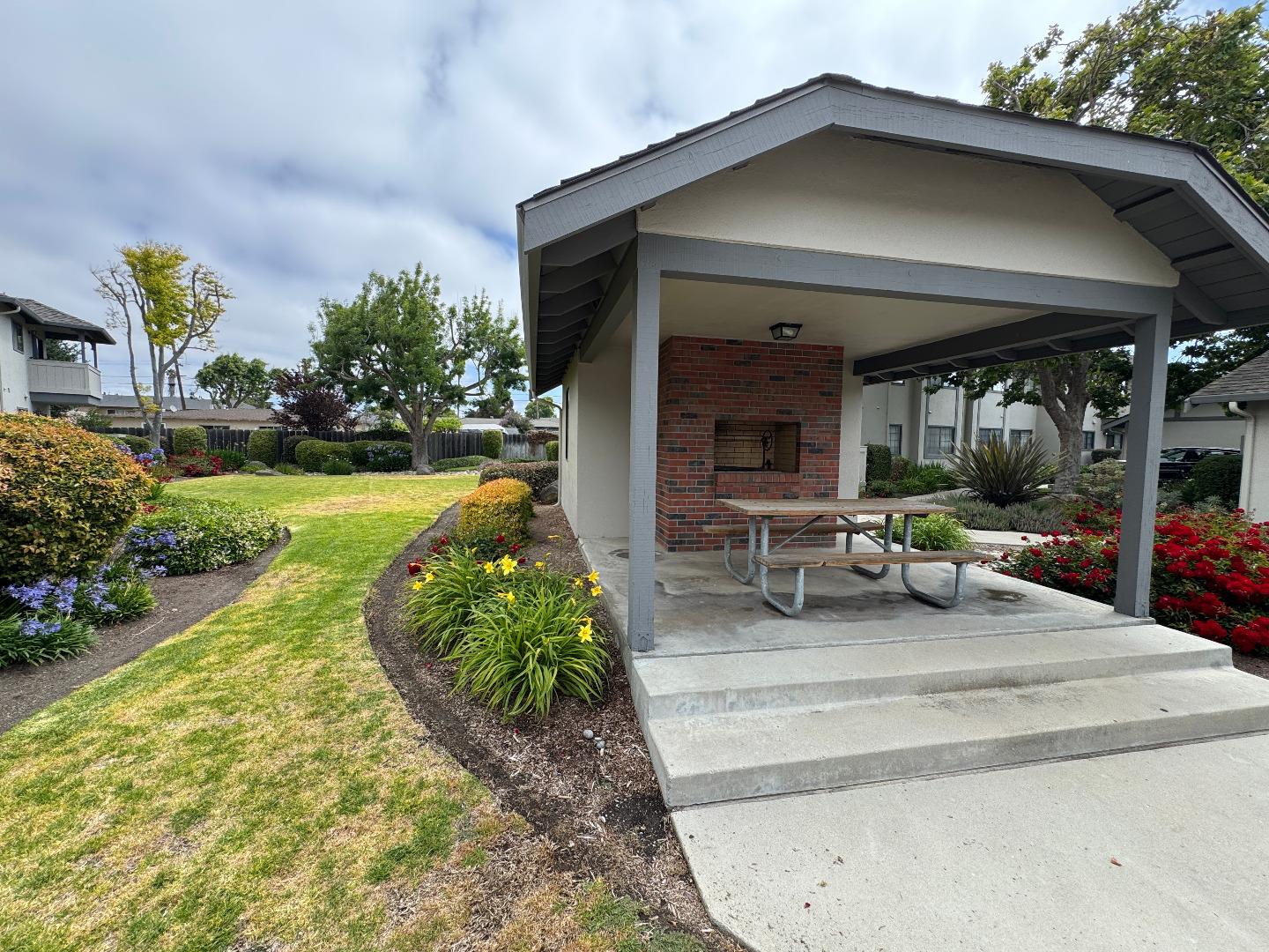 Detail Gallery Image 22 of 24 For 1053 Riker St #1,  Salinas,  CA 93901 - 1 Beds | 1 Baths